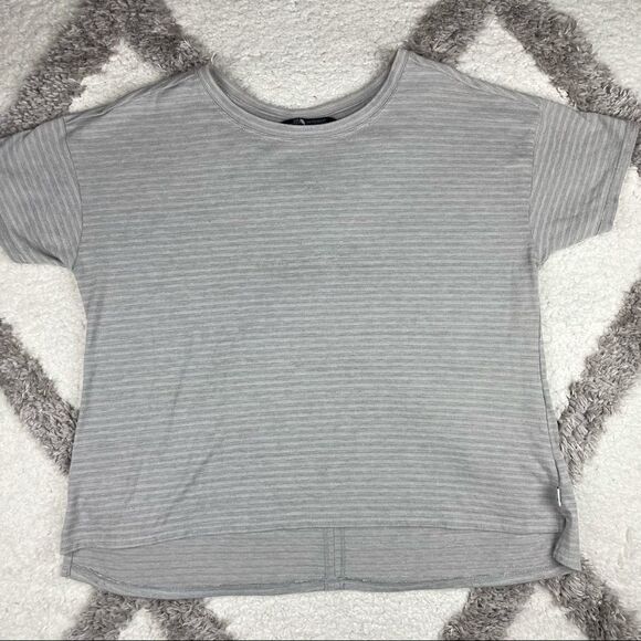 Women’s North Face Short Sleeve - Picture 1 of 4